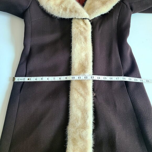 Vintage 1960s brown pure virgin wool coat with beige mink collar and trim. - Picture 12 of 14